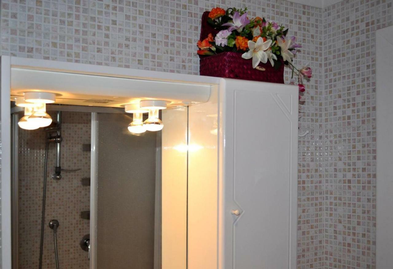 Altido Apt For 8 With Huge Terrace In Old Town Of Viareggio Exterior foto